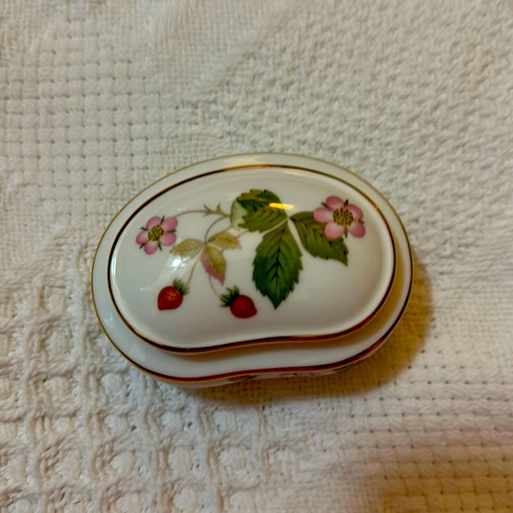 Wedgwood Other - WEDGWOOD BONE CHINA ( Wild Strawberry) pattern from England covered box
